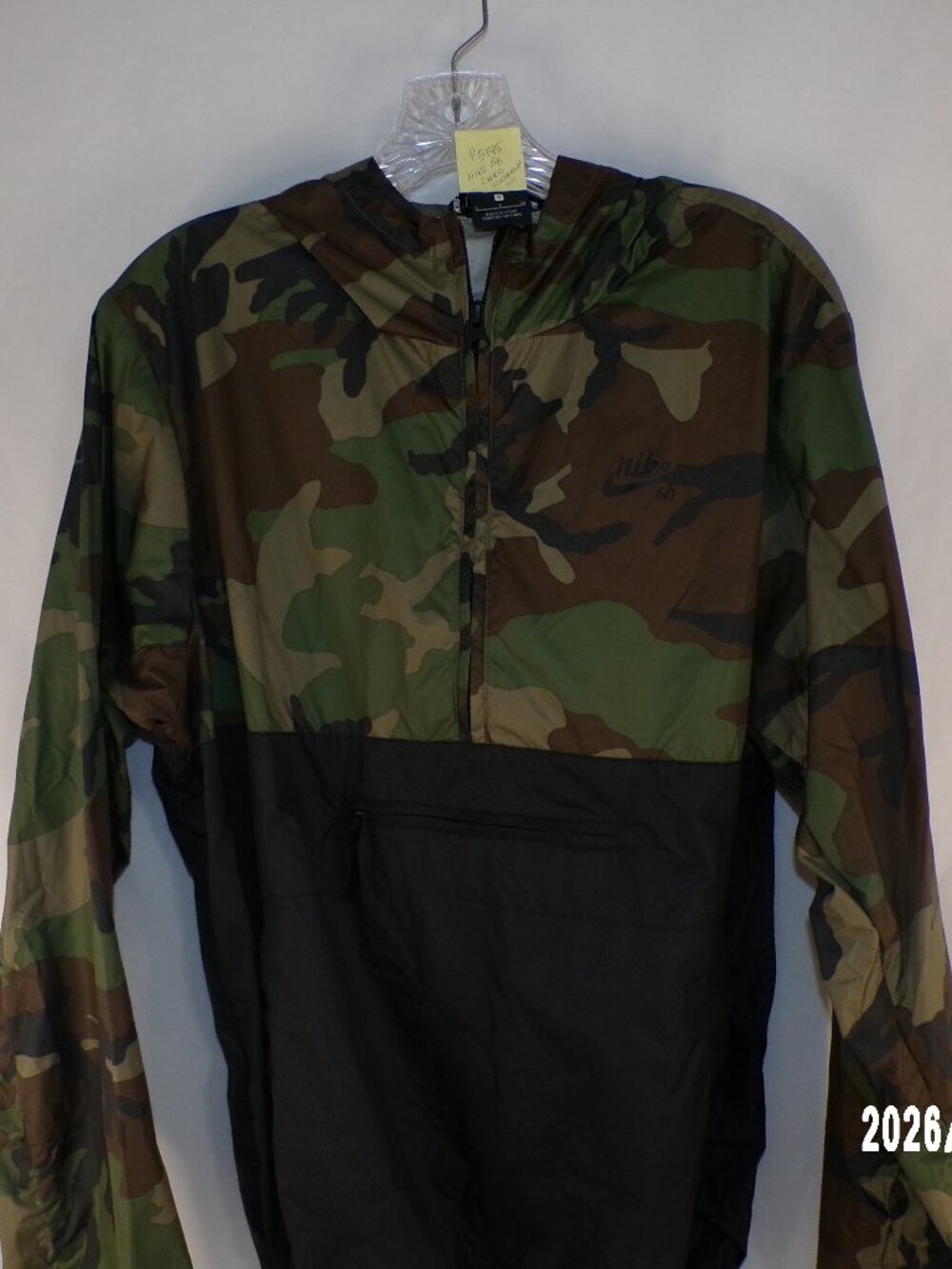 NIKE SB WOMEN'S CAMO AND BLACK ANORAK HOODED PULLOVER WINDBREAKER